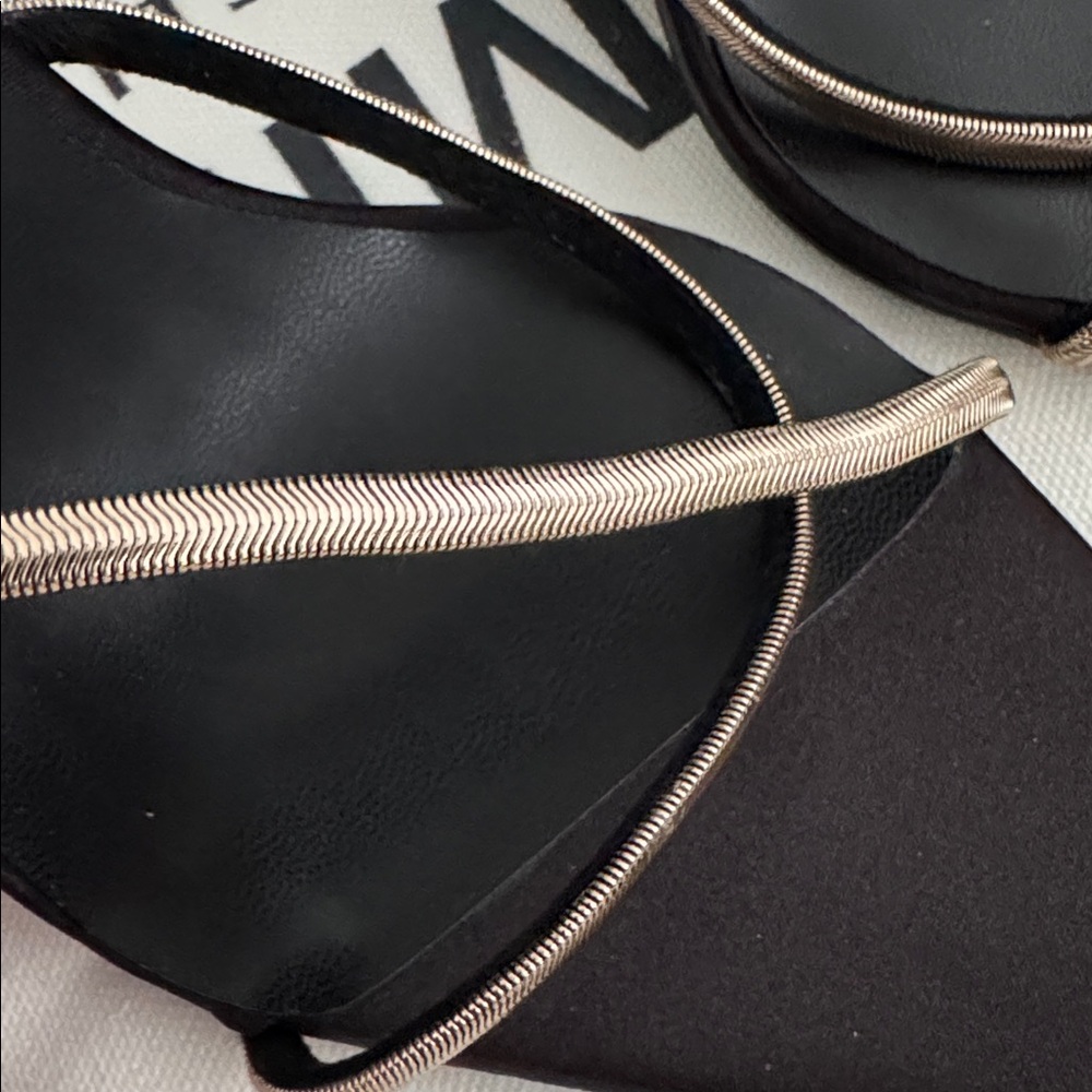 FEMME LA The Russo Slipper in Black/Gold - Picture 6 of 12